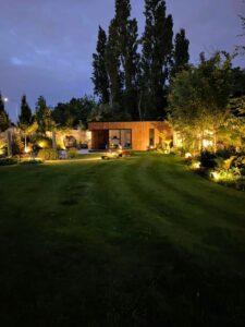 18新利电话与LandArt花园设计和建造